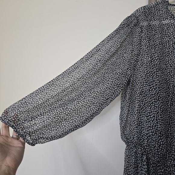 ⭐️40% Off⭐️ Old Navy Sheer Star Print Dress - Picture 4 of 10